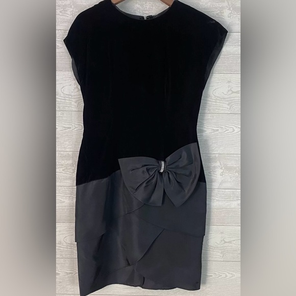 Vintage 80s Velvet Tiered Dress Size 12 by HW Collections - Picture 1 of 7